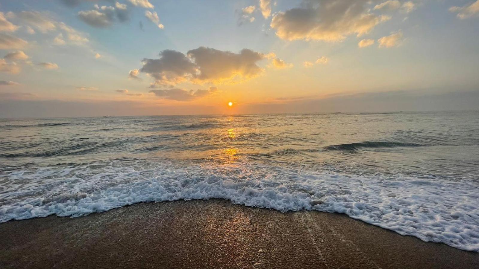 Barefootbay - Villa With Private Beach Access Chennai Exteriör bild