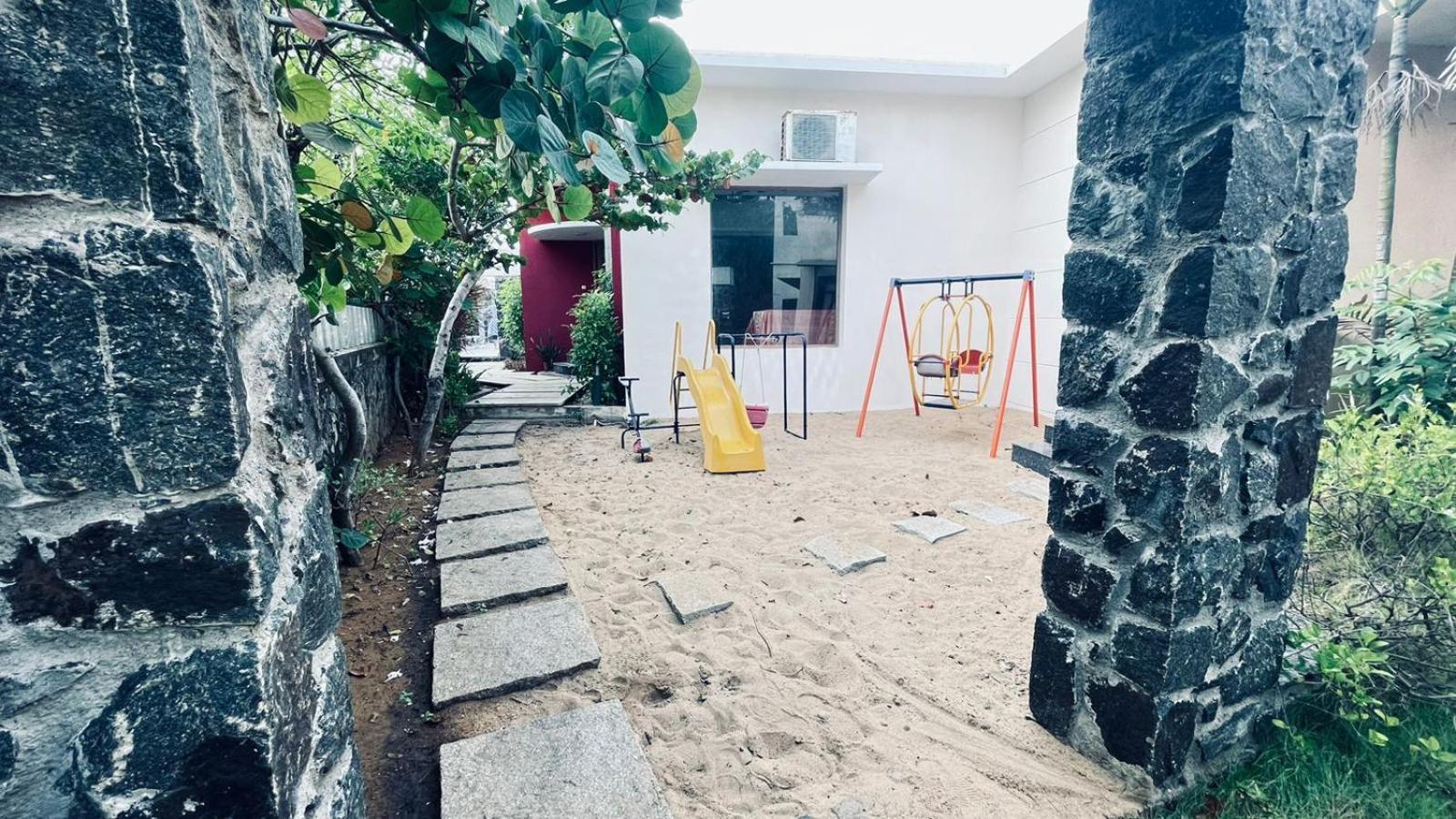 Barefootbay - Villa With Private Beach Access Chennai Exteriör bild